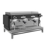 Crem EX3 espressomachine in stijlvolle zwarte uitvoering, voorzien van twee zetgroepen, stoompijpjes en een gebruiksvriendelijk bedieningspaneel. Ideaal voor professionele koffiebereiding in cafés en koffiebars.